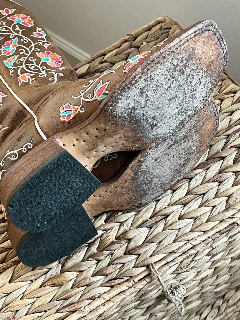 Ariat flower Embroidered Floral Cowboy Boots - Picture 12 of 13